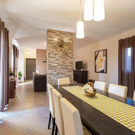 בית נופש Holiday In Tinjan/istrien 38641