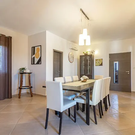 Holiday In Tinjan/istrien 38641 בית נופש Tinjan