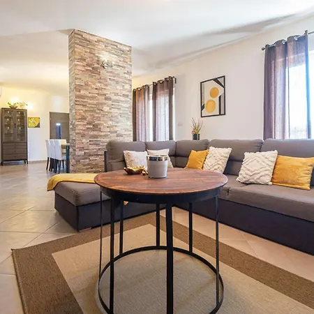 Holiday In Tinjan/istrien 38641 בית נופש Tinjan
