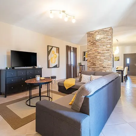 Holiday In Tinjan/istrien 38641 בית נופש *